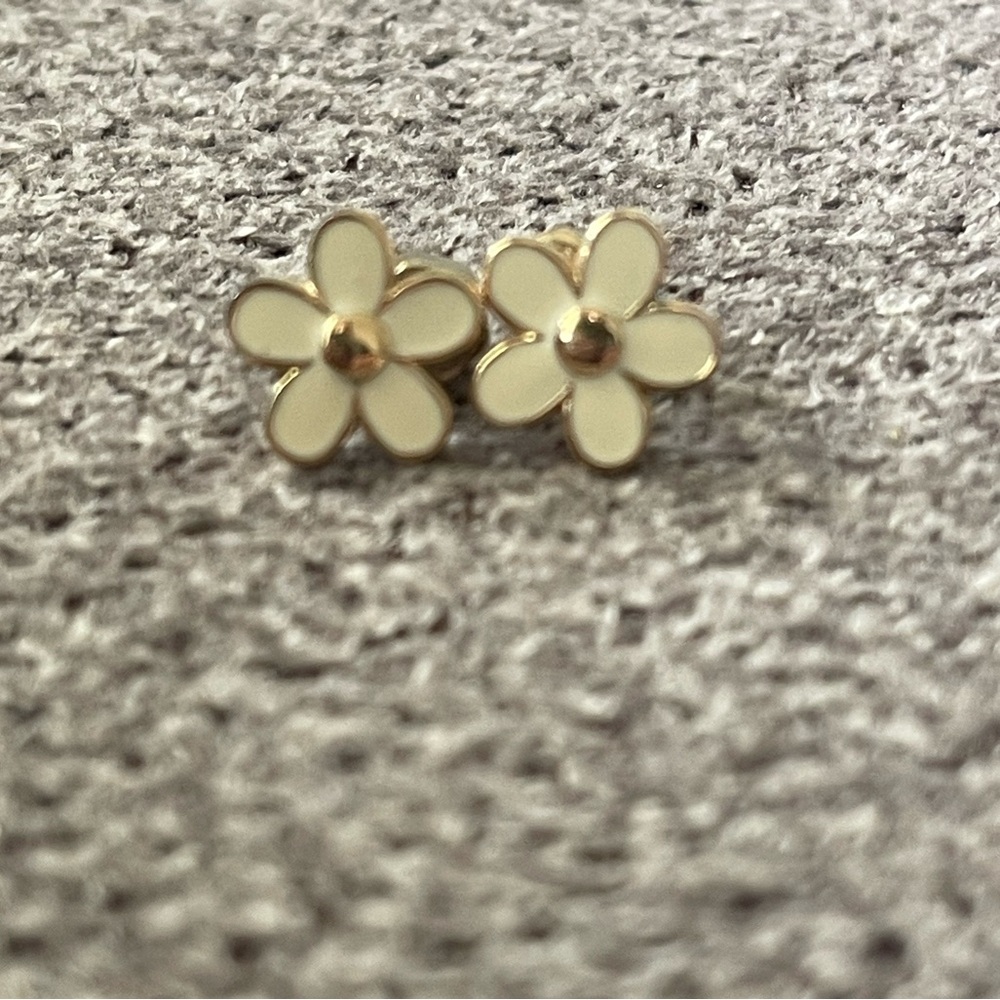 Marc Jacobs daisy earrings